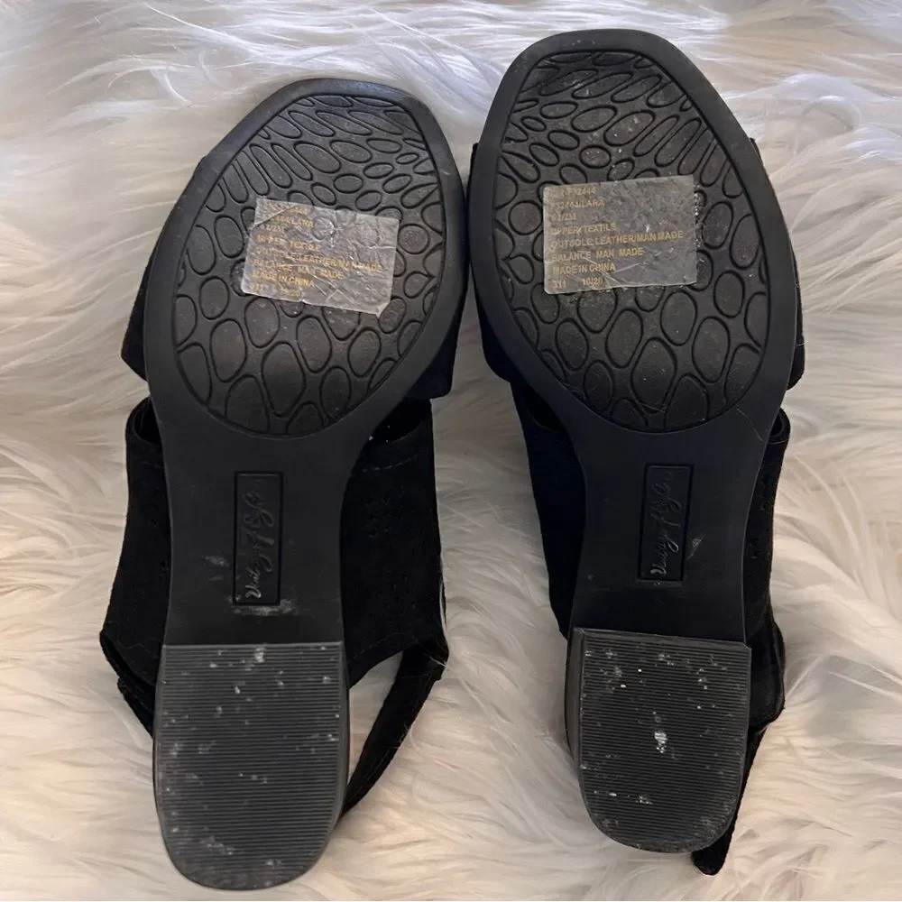 Vintage 7 Eight Lara Sandals Black Size 6.5 Faux Suede Cut Outs Heel